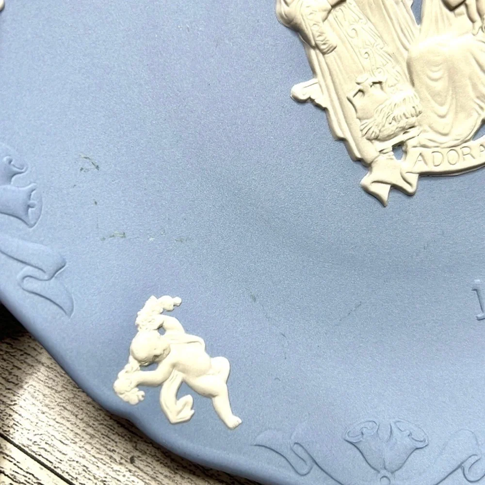 Wedgwood 1998 Japsperware Christmas Plate Adoration